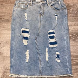 Skirted Fancy Distressed denim pencil skirt! 💙